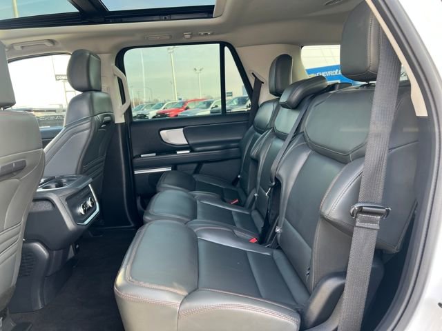 Used 2025 Ford Expedition Active AWD/4WD image 13