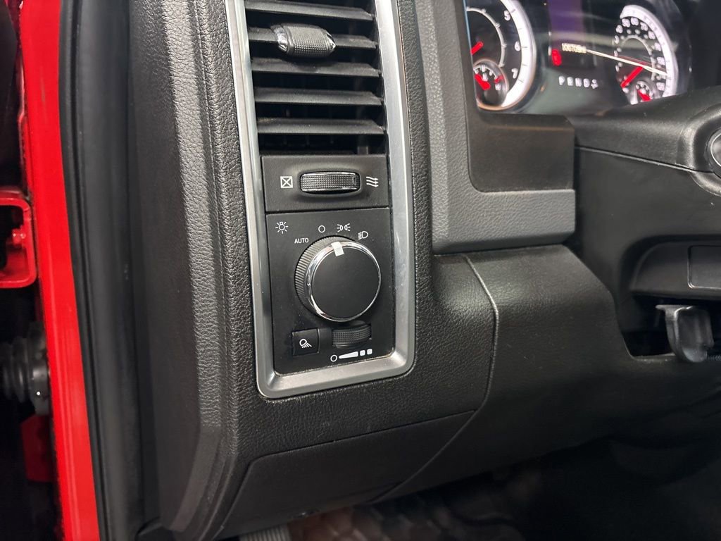 Used 2019 RAM 1500 Classic SLT AWD/4WD image 15