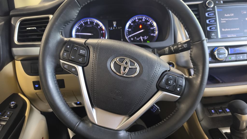 Used 2015 Toyota Highlander Limited AWD/4WD image 20