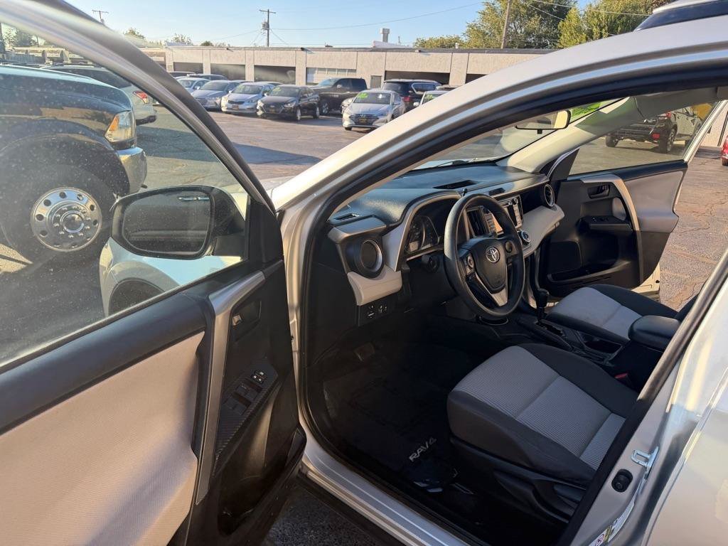 Used 2014 Toyota RAV4 LE FWD image 9