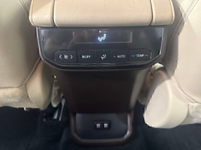 Used 2021 Toyota Highlander XLE AWD/4WD image 22