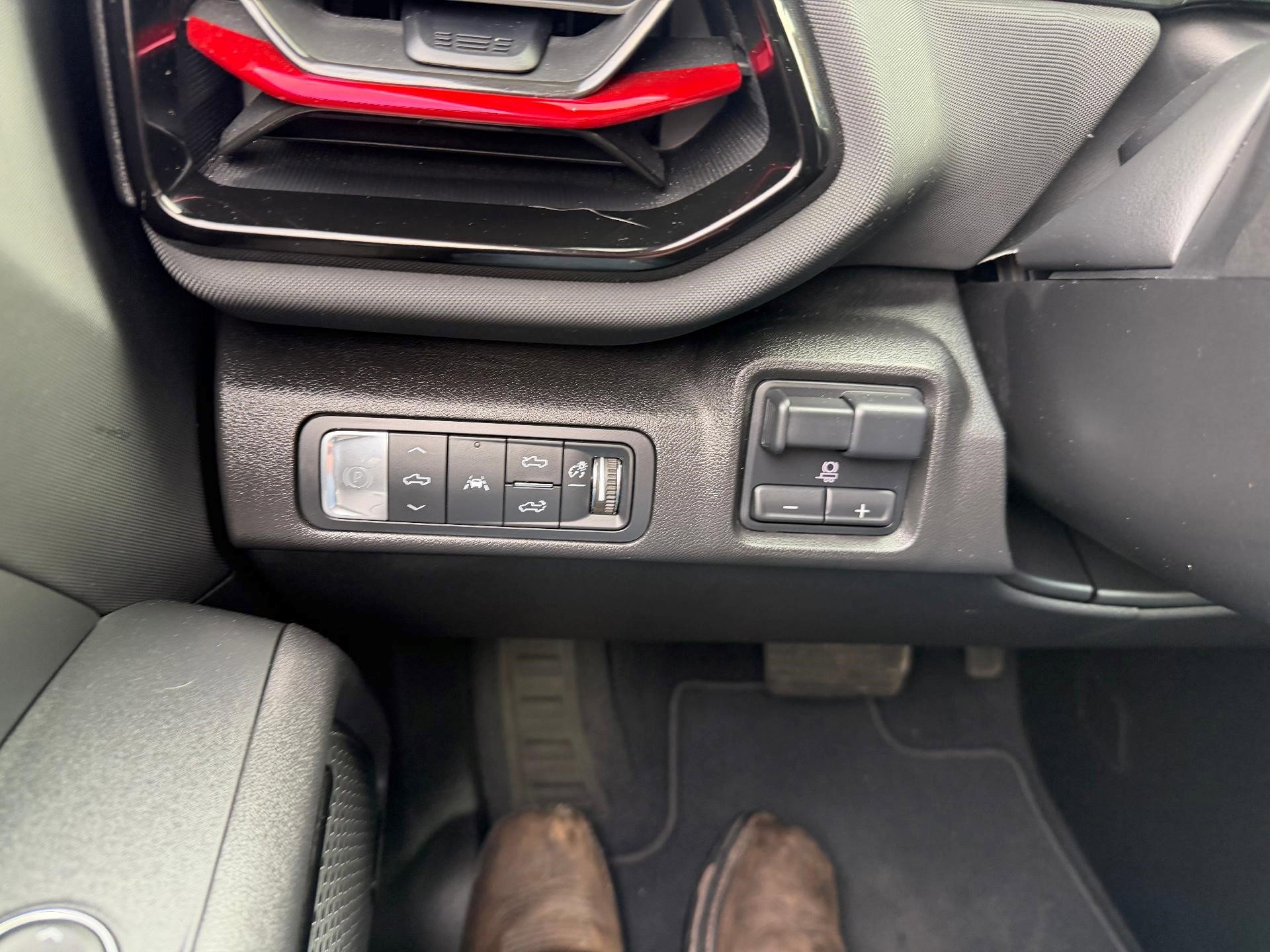 Certified 2024 Chevrolet Silverado EV RST image 23