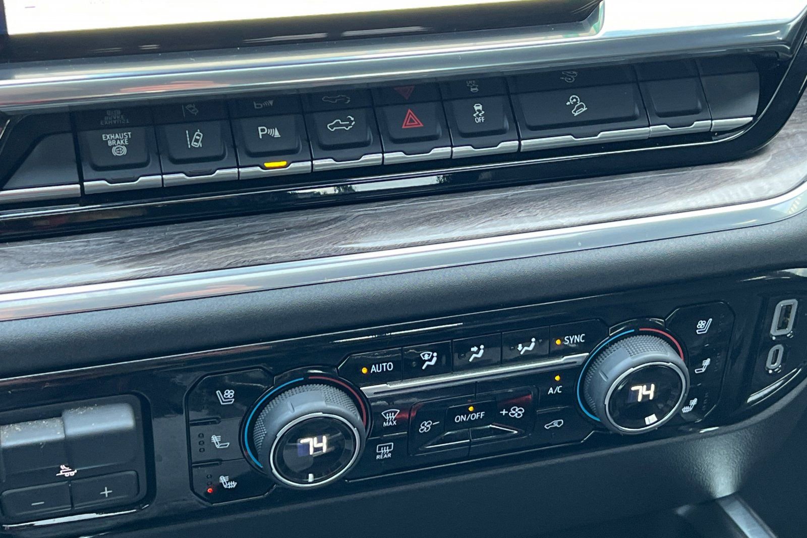 Used 2026 Chevrolet Silverado 3500 LTZ w/ LTZ Plus Package image 29