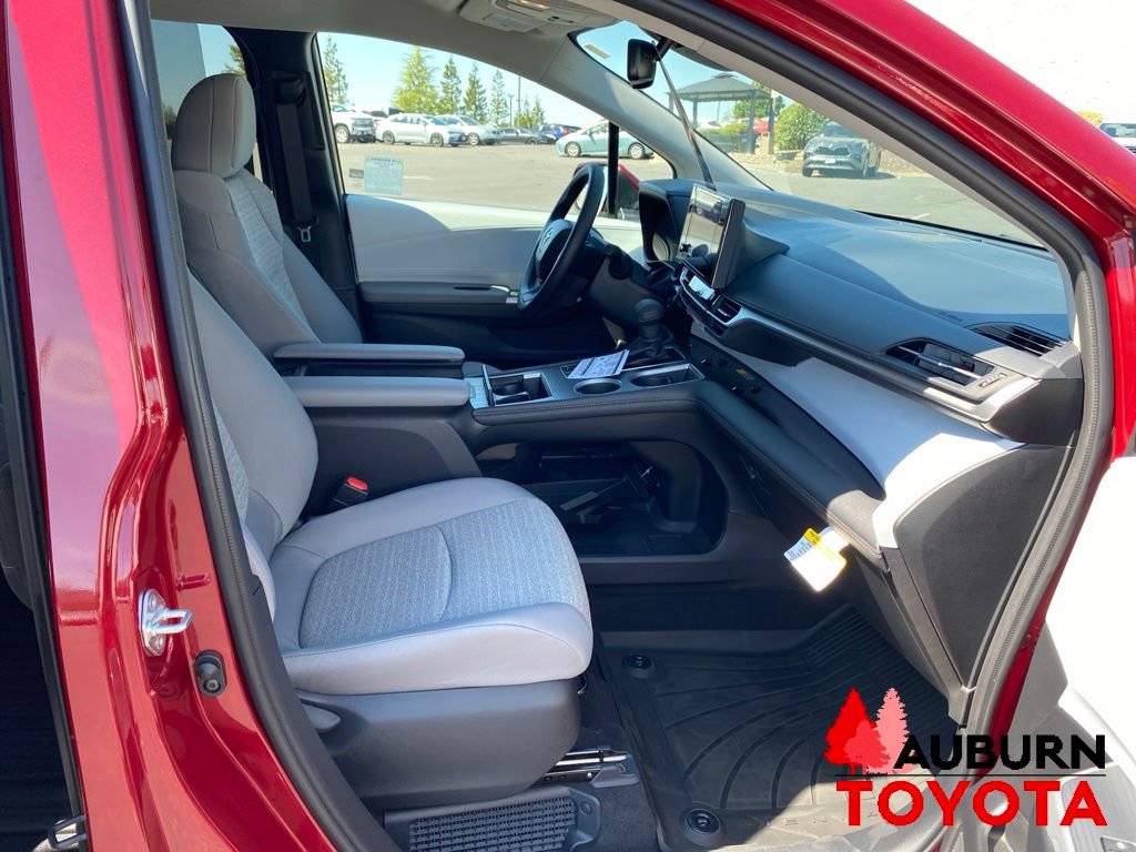 New 2026 Toyota Sienna LE FWD image 21