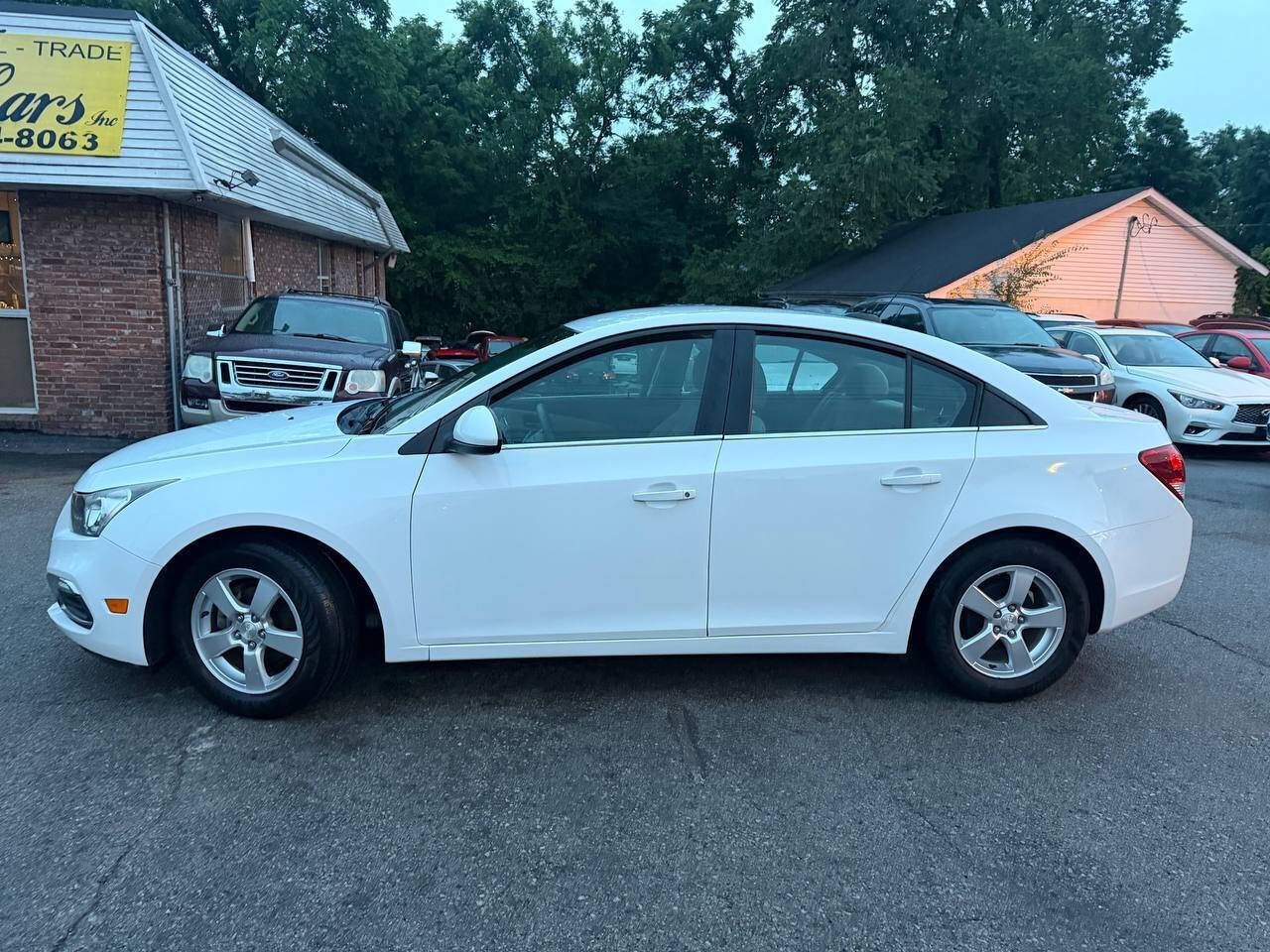 Used 2015 Chevrolet Cruze LT FWD image 9