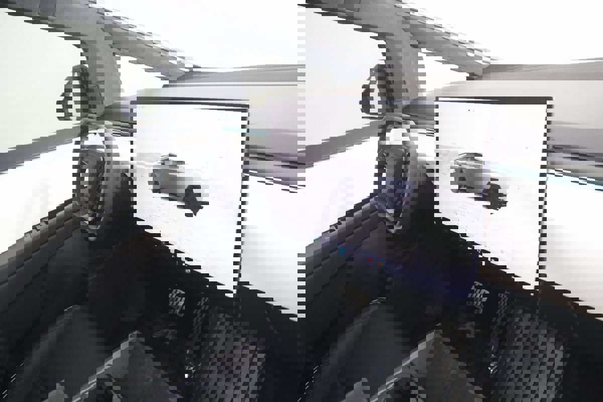 Used 2024 Tesla Cybertruck AWD Crew Cab image 45