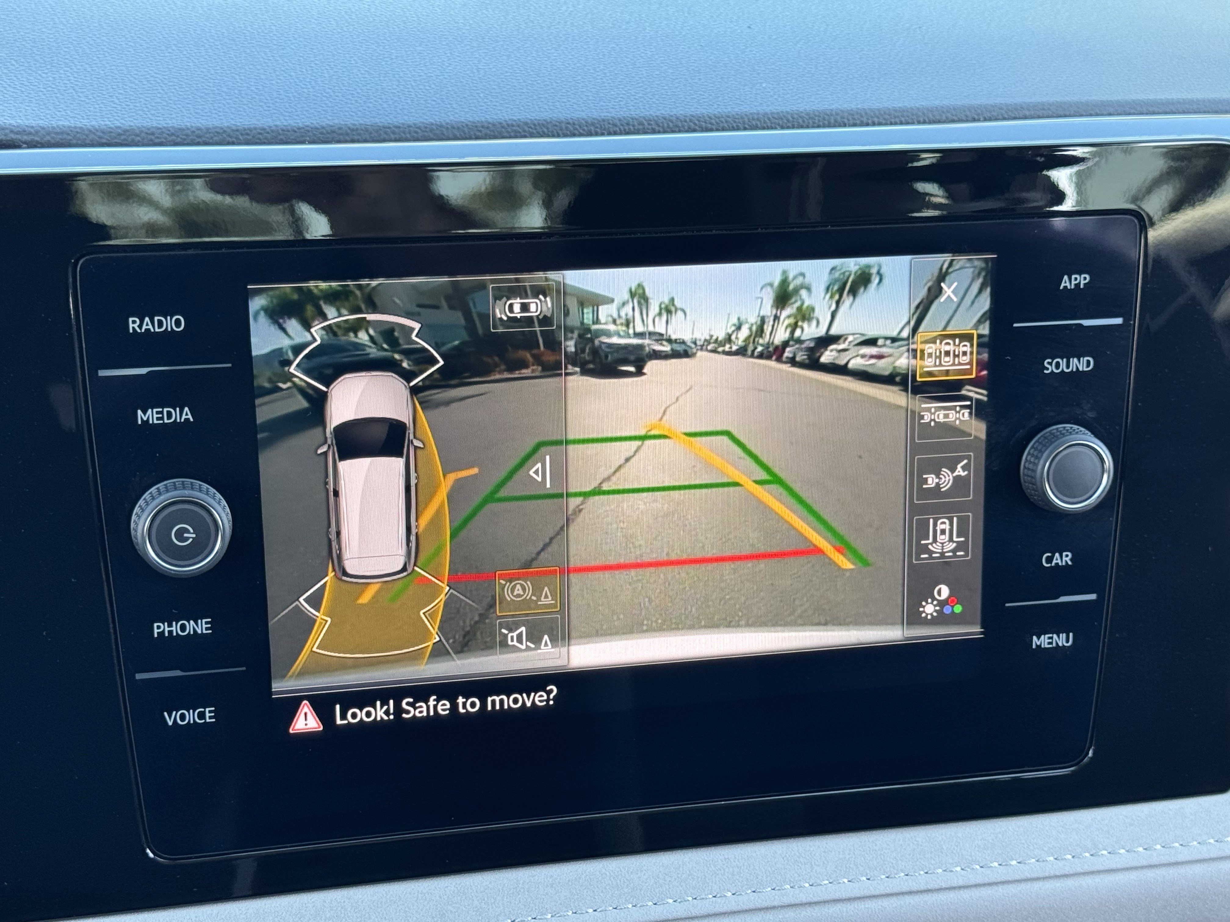 Used 2025 Volkswagen Taos SE image 27