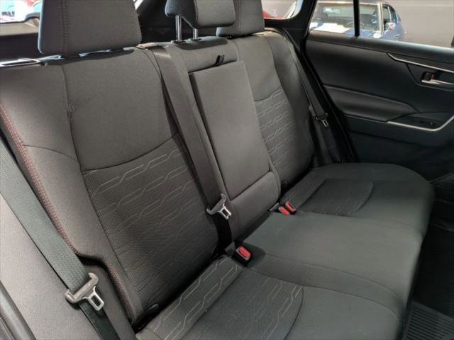 Used 2022 Toyota RAV4 SE image 12