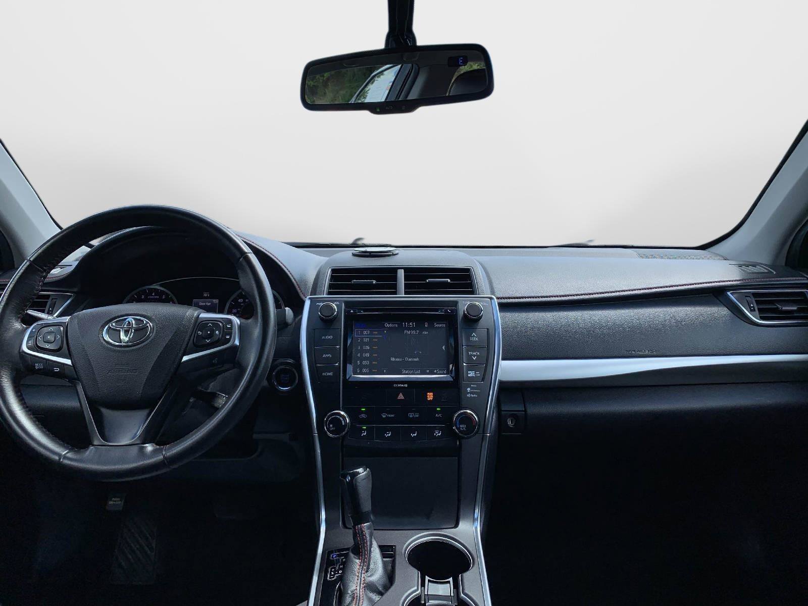 Used 2017 Toyota Camry SE w/ Moonroof Package FWD image 31