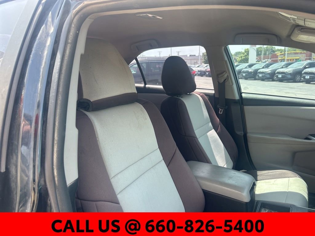 Used 2017 Toyota Camry SE FWD image 6