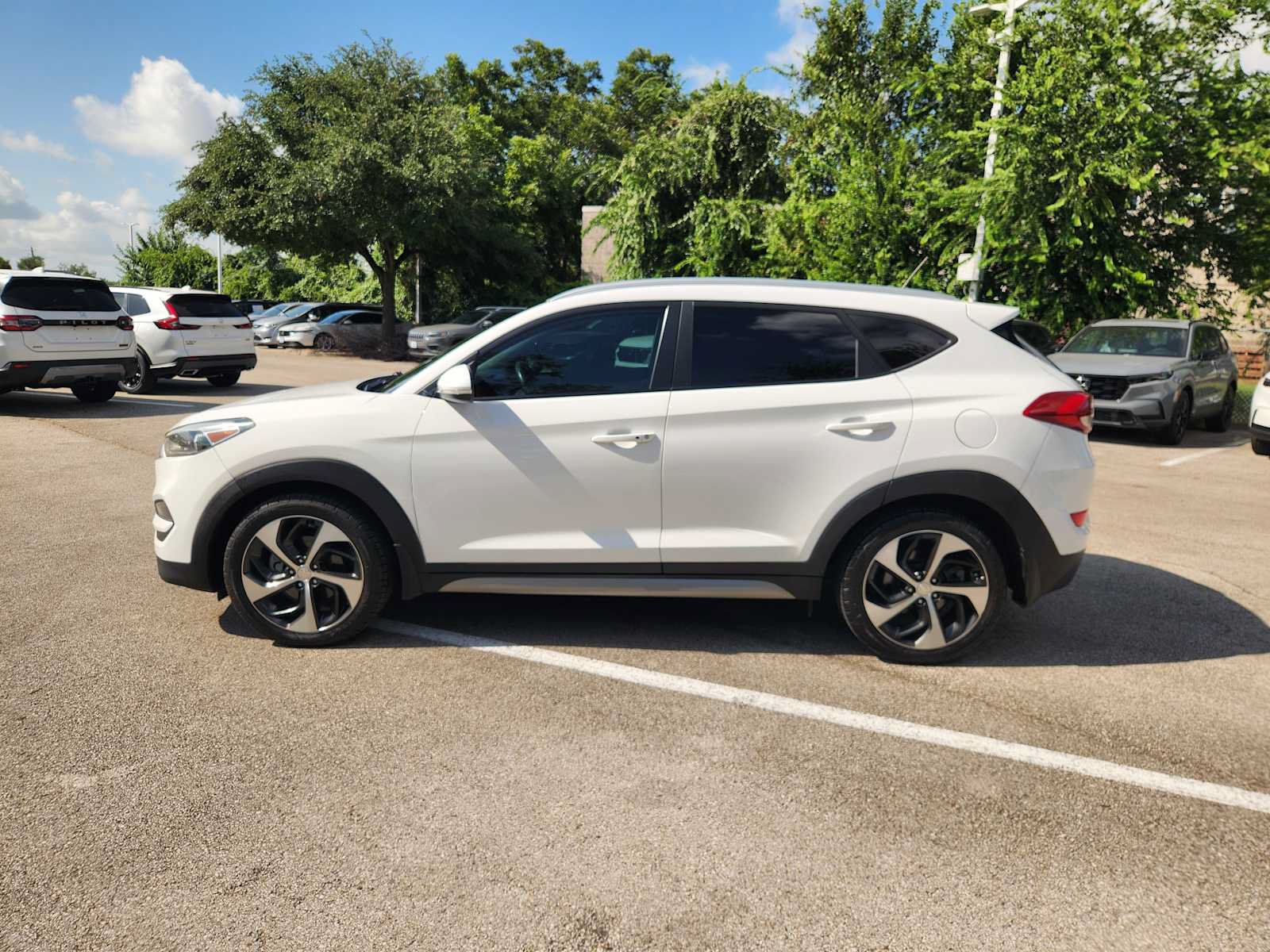 Used 2017 Hyundai Tucson Sport w/ Cargo Package AWD/4WD image 4