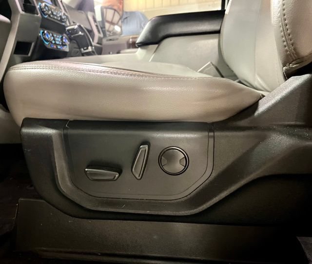 Used 2020 Ford F150 Lariat RWD image 18