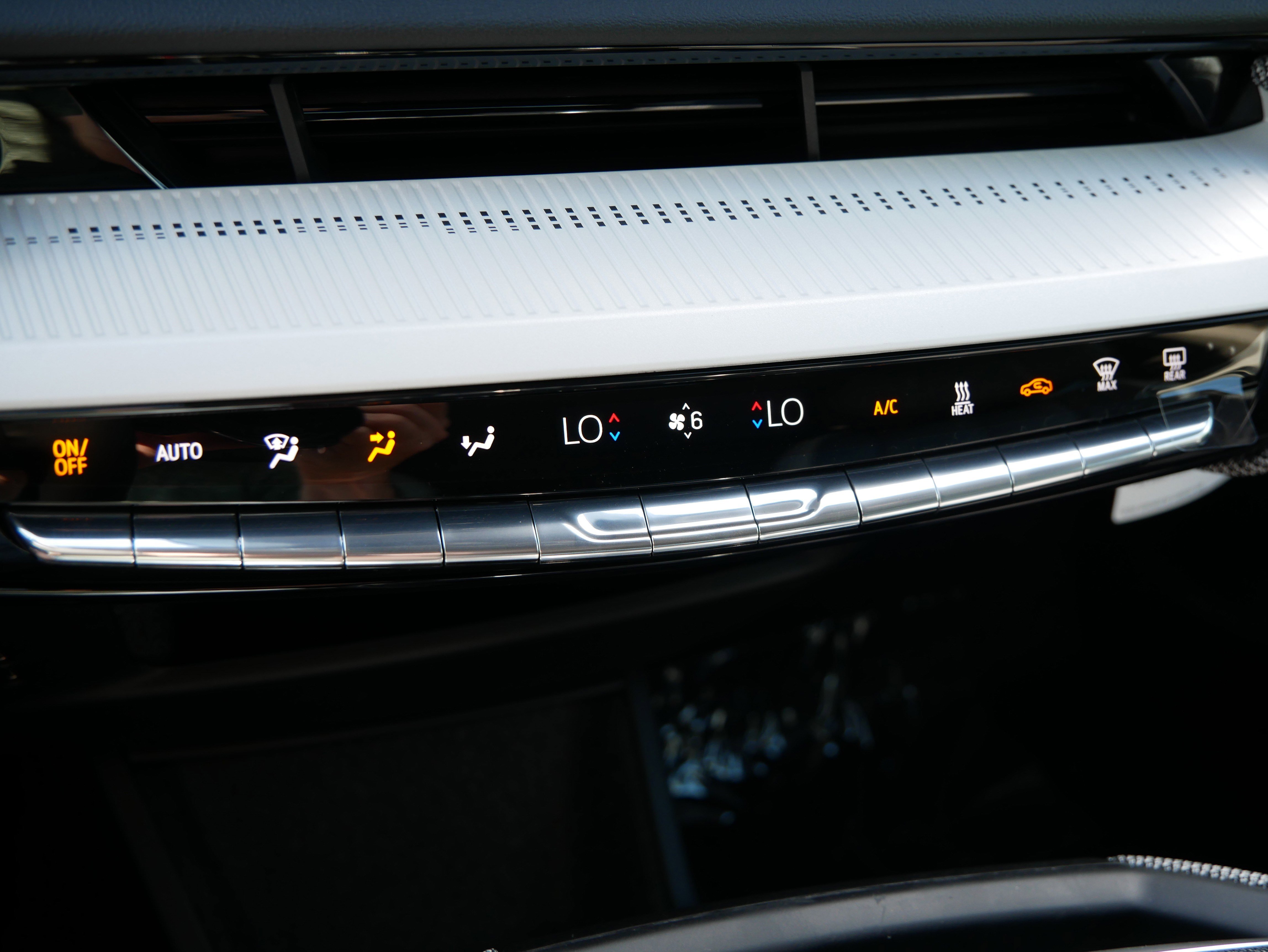 Used 2025 Cadillac Optiq Sport 1 w/ LPO, Floor Liner Package image 20