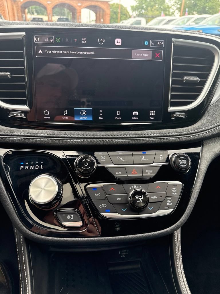 Used 2026 Chrysler Pacifica Limited FWD image 23