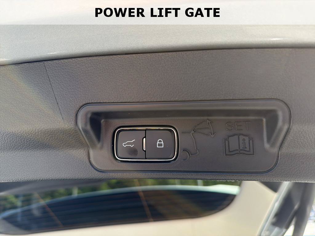 Used 2025 Ford Explorer Active RWD image 31