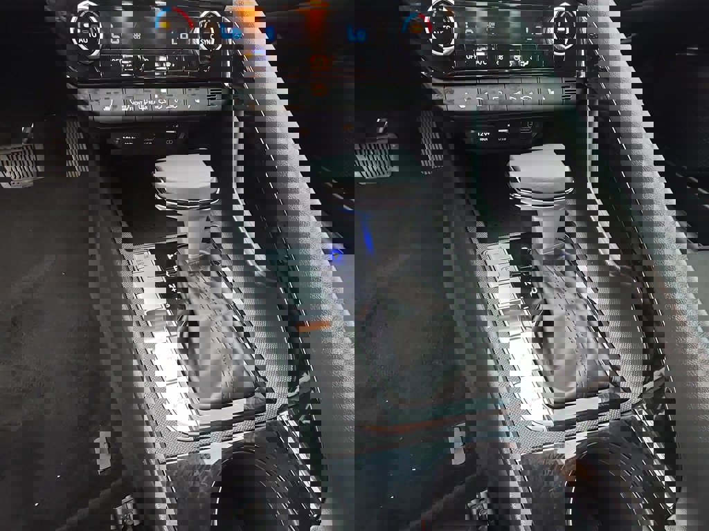 Used 2023 Hyundai Elantra SEL w/ Convenience Package image 20