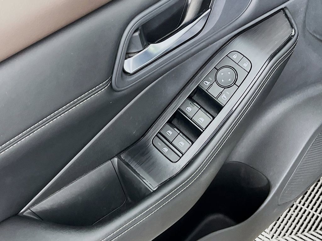 Used 2023 Nissan Rogue SV w/ SV Premium Package AWD/4WD image 17