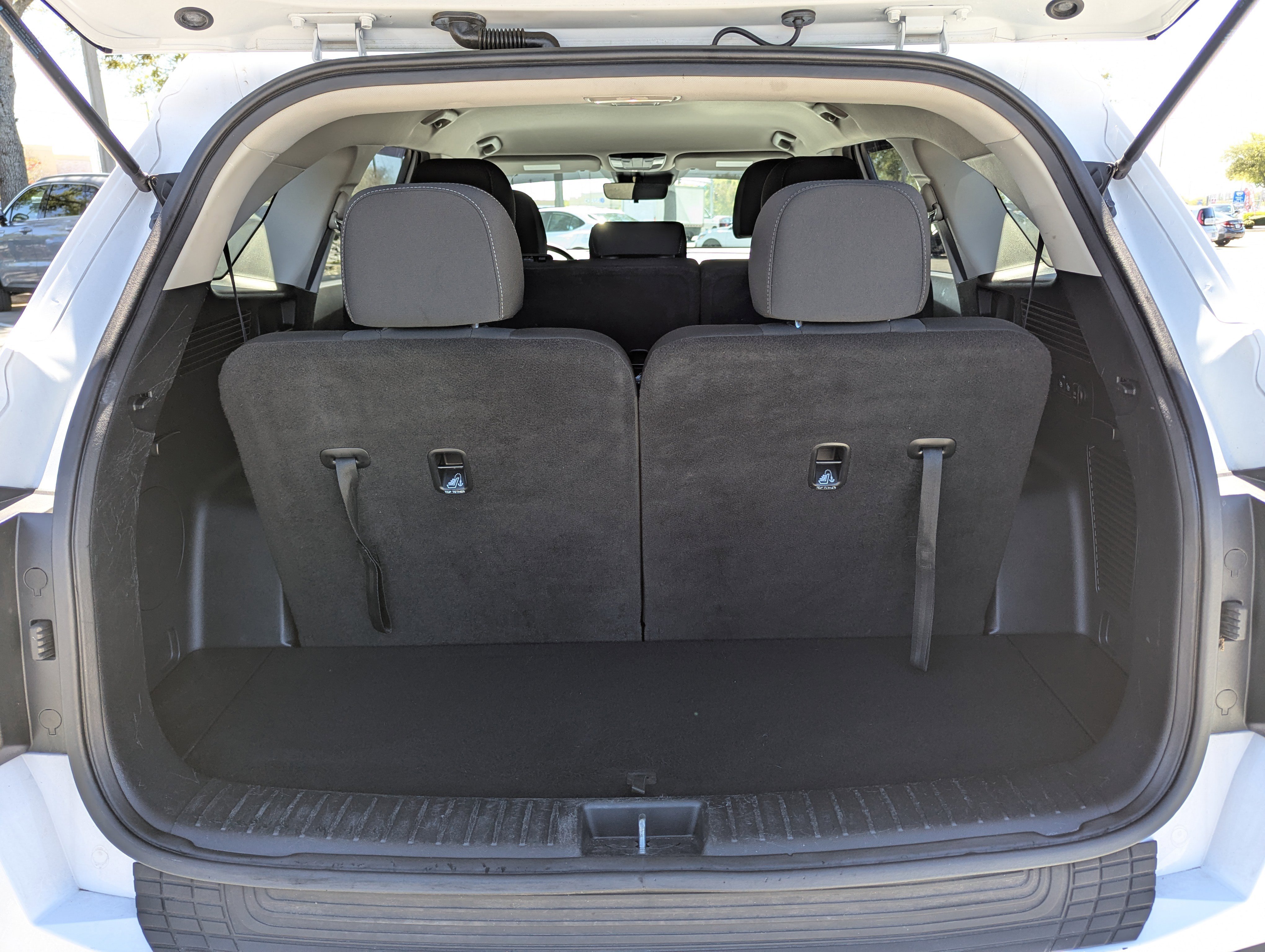 Certified 2025 Kia Sorento LX image 10