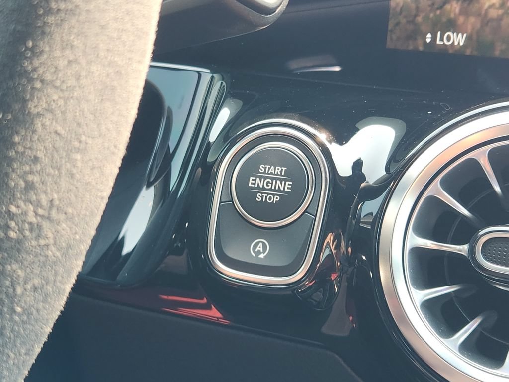 Used 2023 Mercedes-Benz GLA 35 AMG 4MATIC image 29