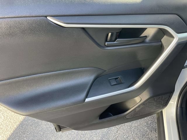 Used 2021 Toyota RAV4 LE FWD image 18