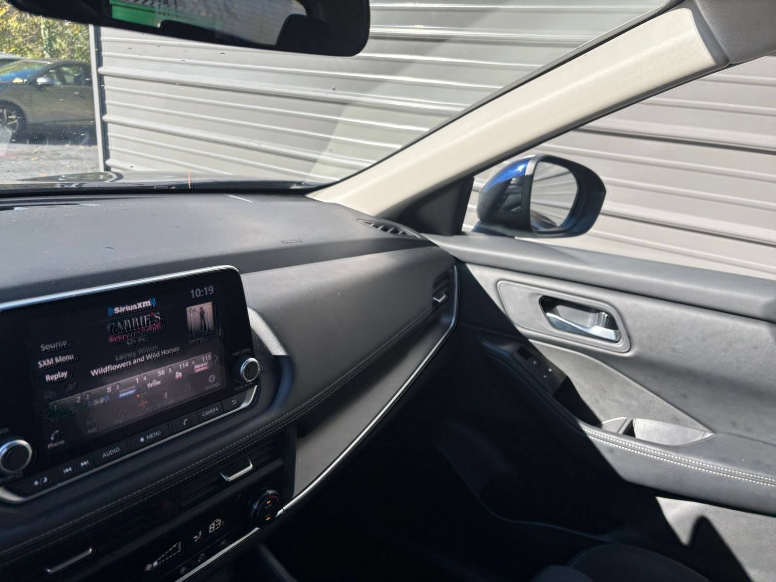 Used 2025 Nissan Rogue SV FWD image 34