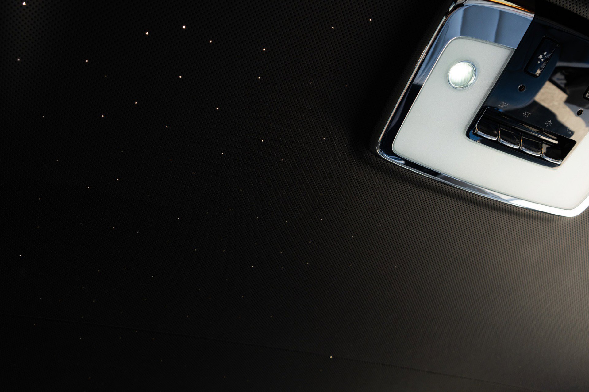 Used 2022 Rolls-Royce Cullinan w/ Cullinan Package image 29