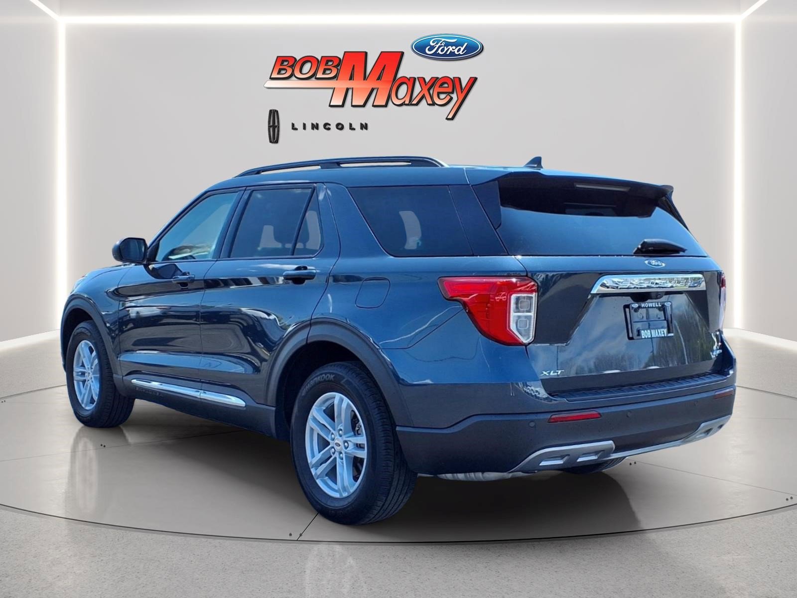 Used 2024 Ford Explorer XLT w/ Equipment Group 202A AWD/4WD image 7