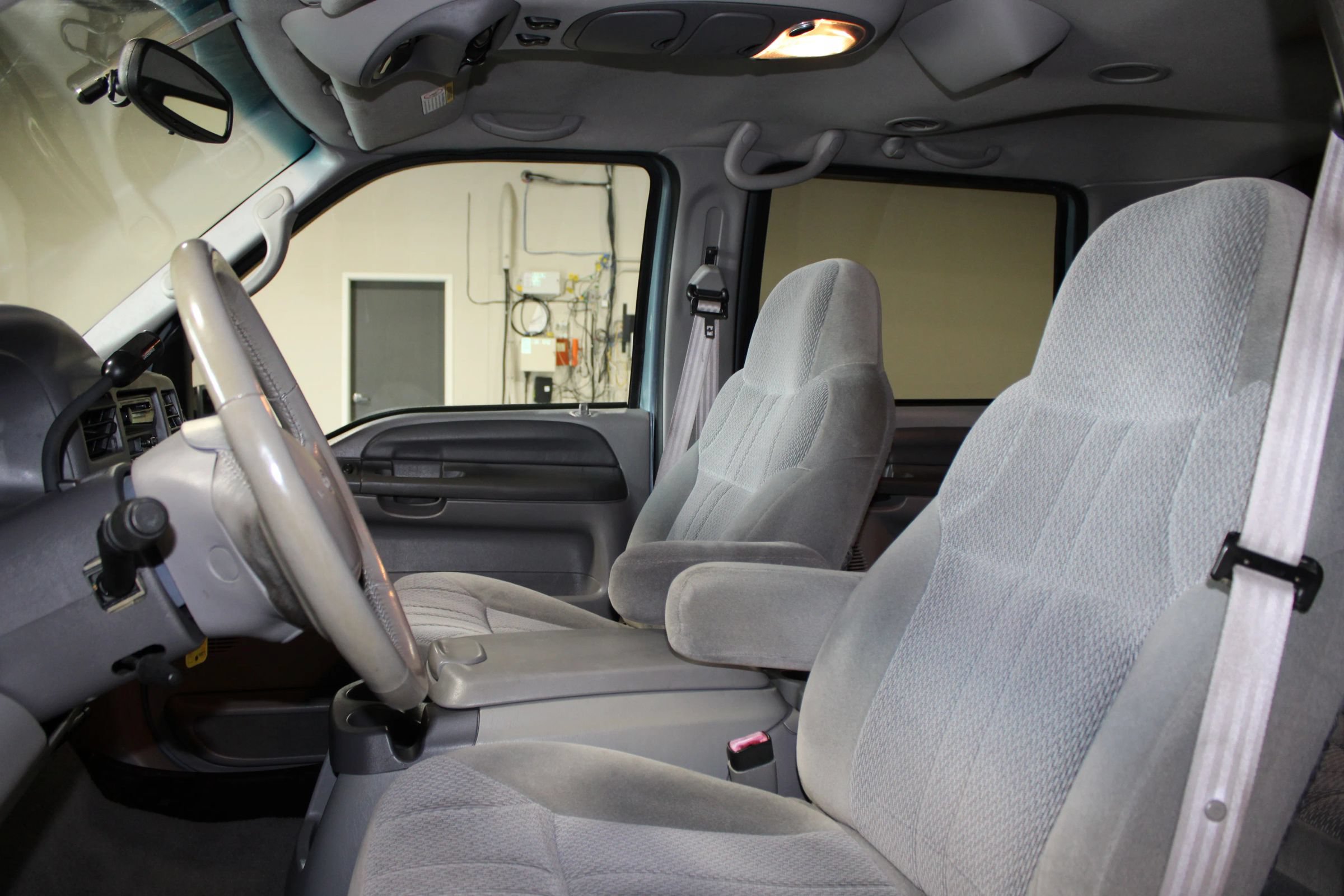 Used 2000 Ford Excursion XLT AWD/4WD image 17
