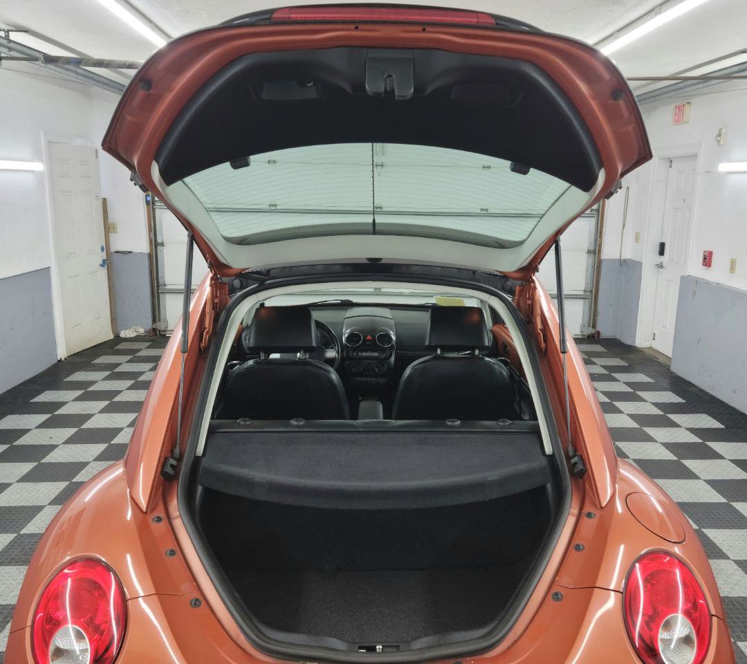 Used 2010 Volkswagen Beetle Red Rock FWD image 10
