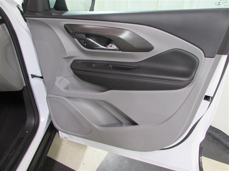 Used 2023 GMC Terrain SLT image 51