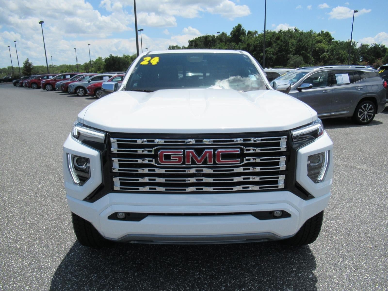 Used 2024 GMC Canyon Denali AWD/4WD image 3