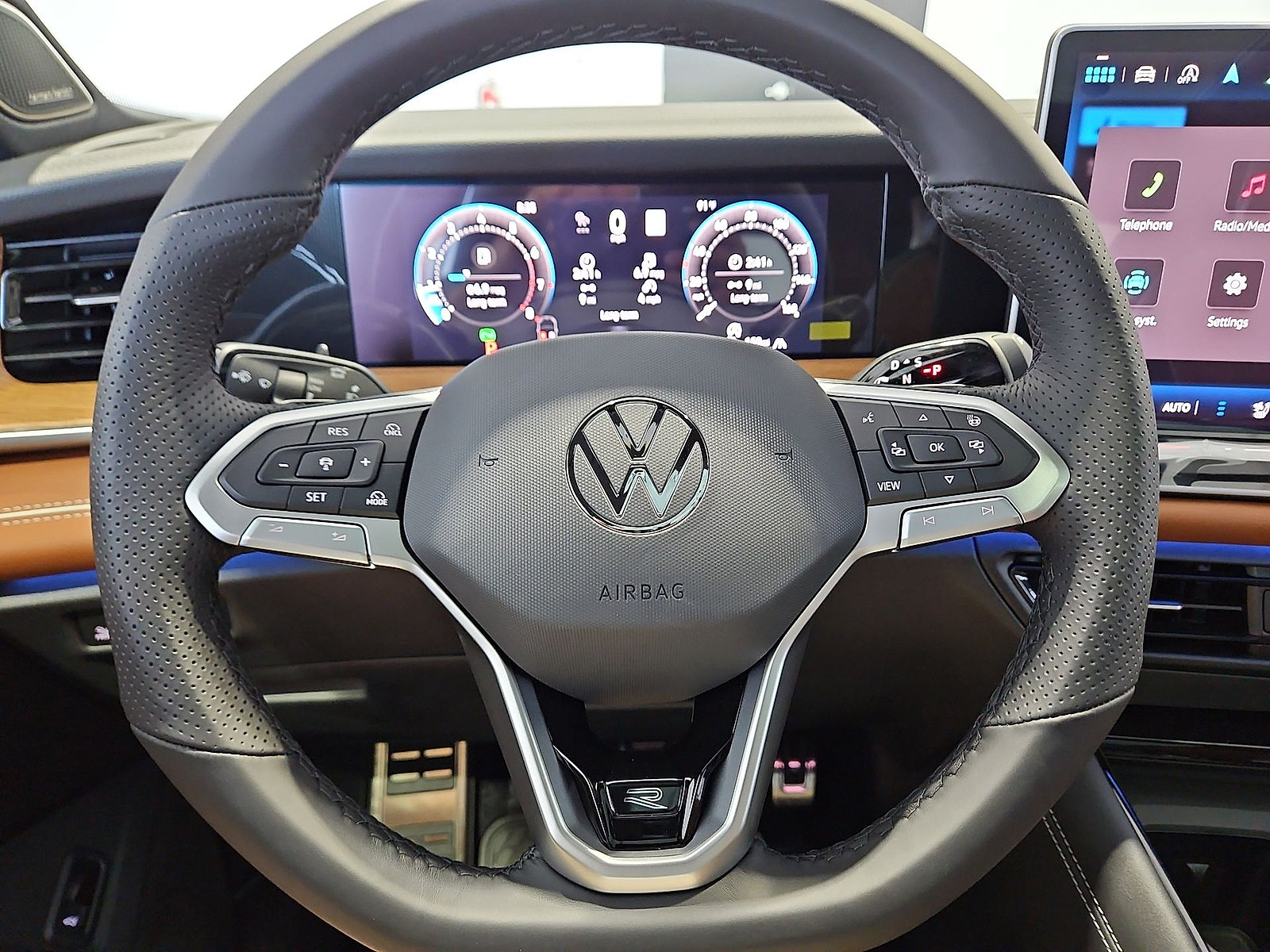 New 2026 Volkswagen Tiguan SEL R-Line AWD/4WD image 22