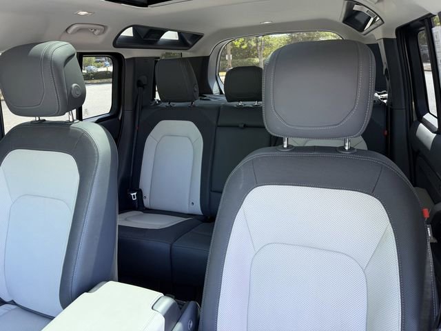 Used 2024 Land Rover Defender 110 X-Dynamic SE image 31