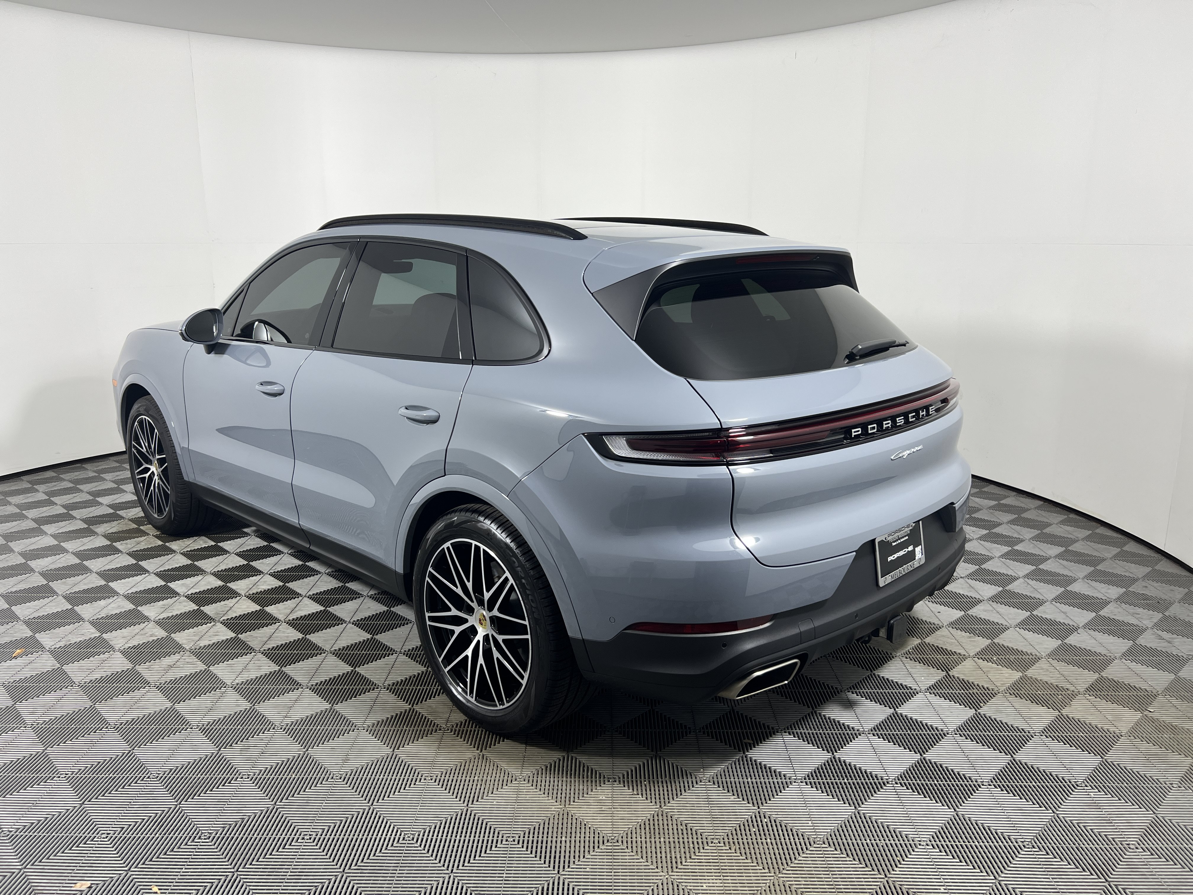 Certified 2024 Porsche Cayenne AWD/4WD image 3
