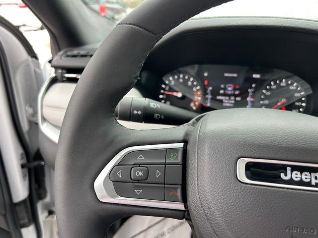 Used 2025 Jeep Compass Limited image 22