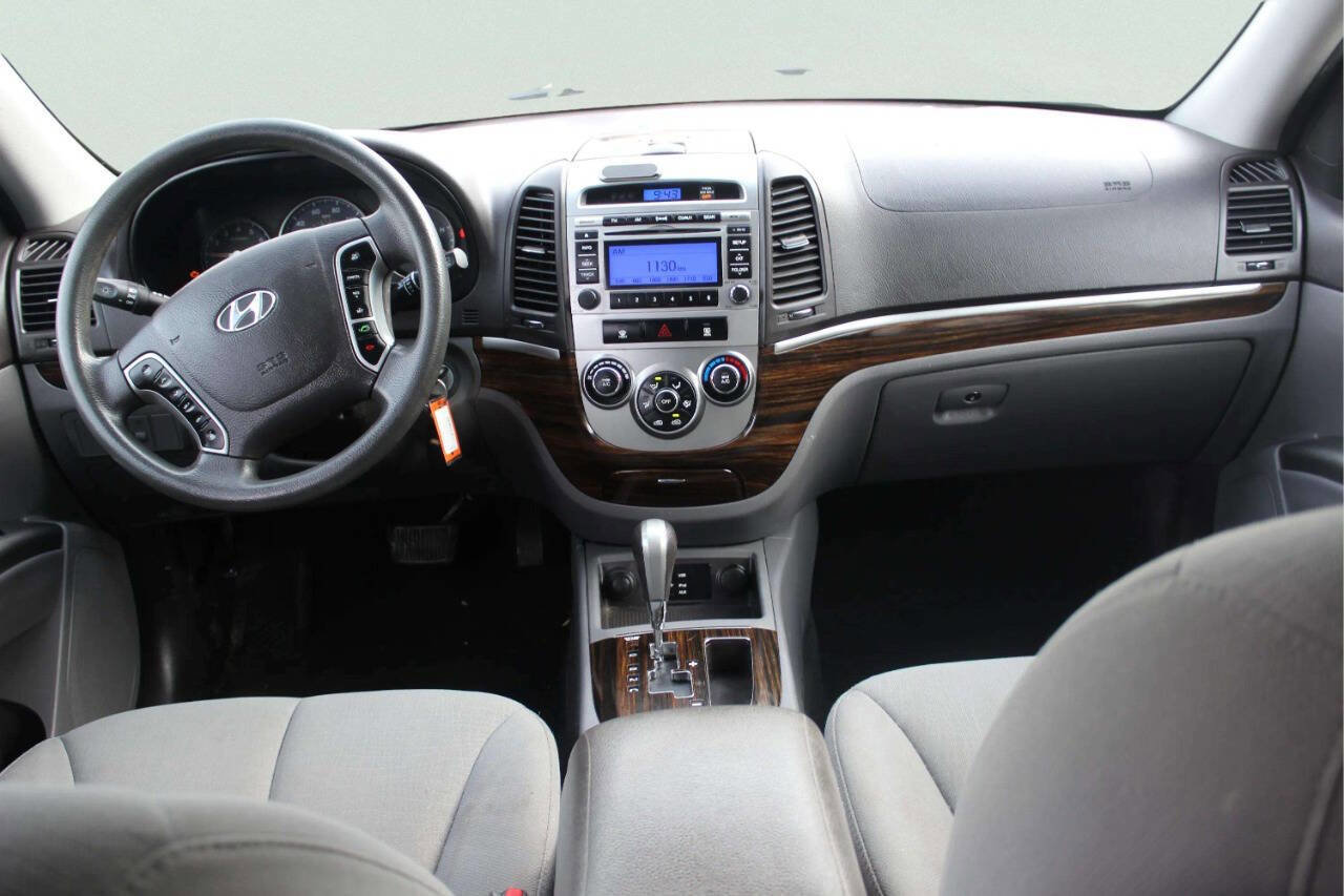 Used 2011 Hyundai Santa Fe GLS image 8