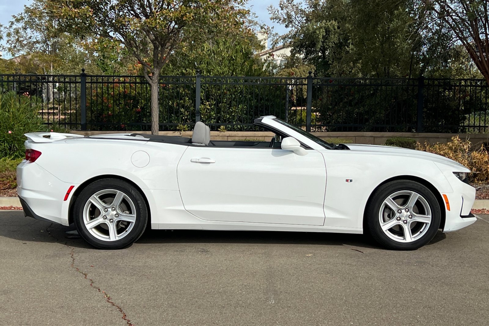 Used 2023 Chevrolet Camaro LT image 3