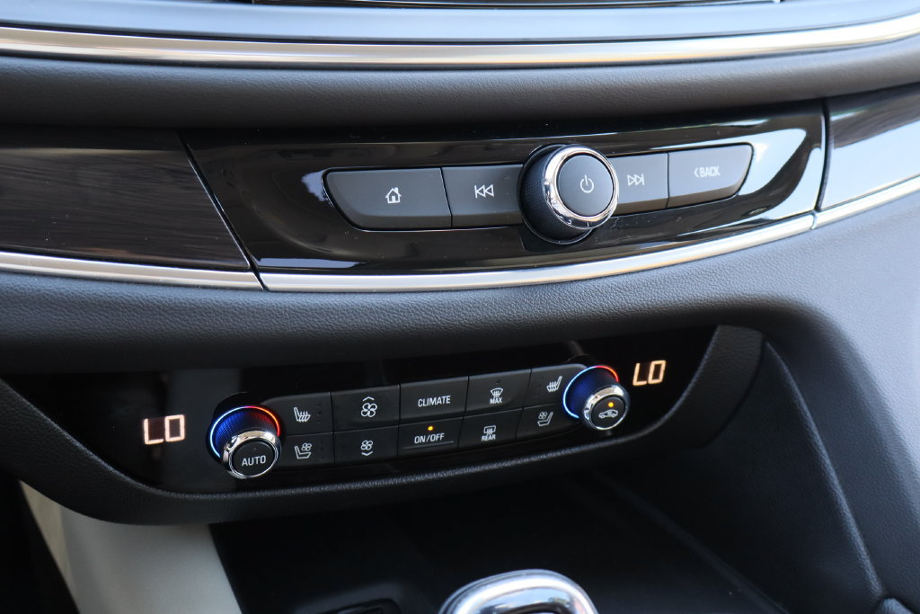 Certified 2021 Buick Enclave Premium w/ Sun and Sites Package FWD image 17
