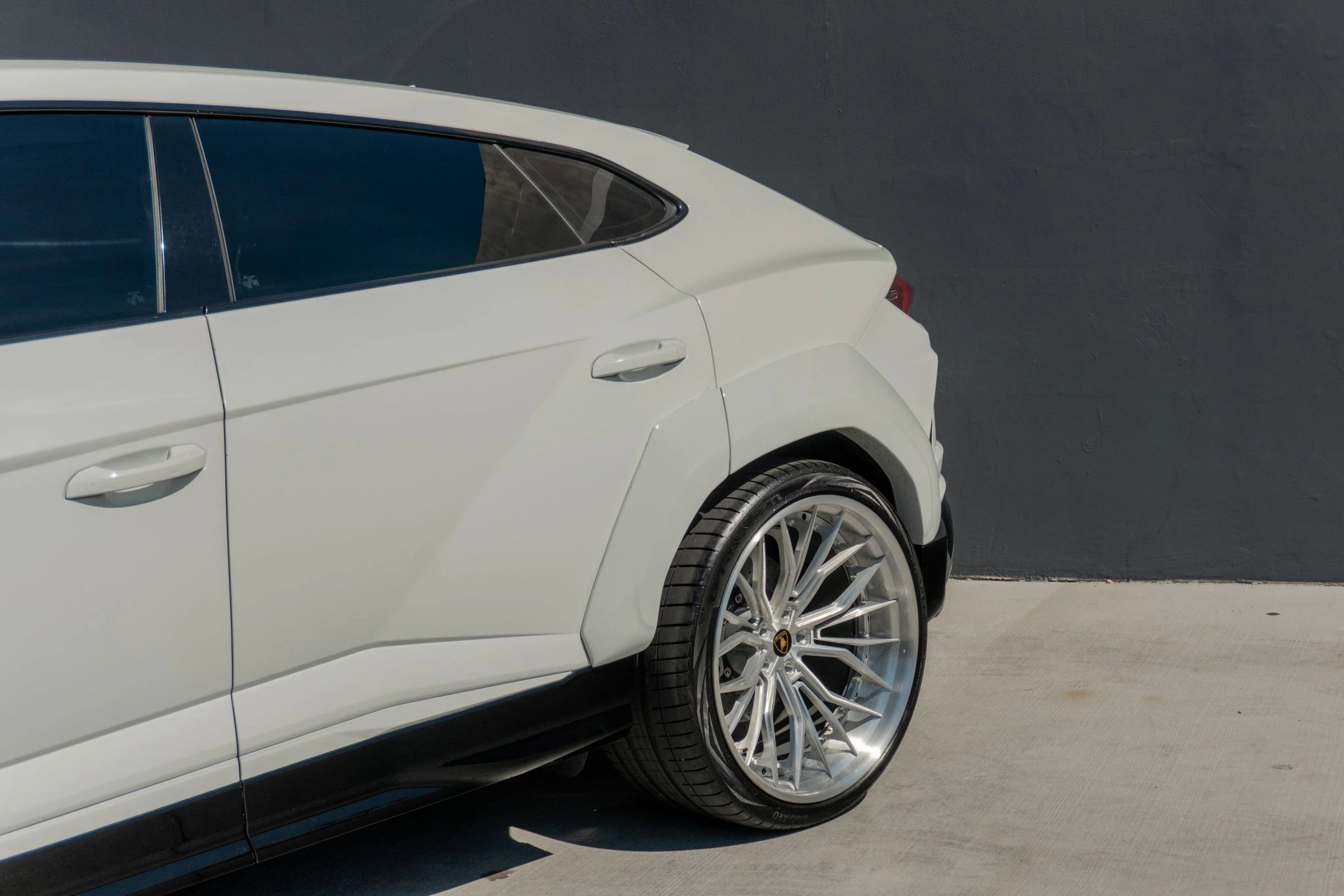 Used 2019 Lamborghini Urus AWD/4WD image 26