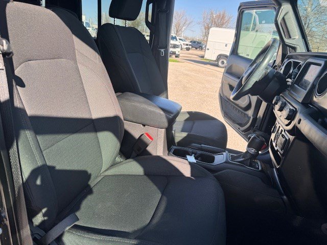 Used 2022 Jeep Gladiator Willys AWD/4WD image 35