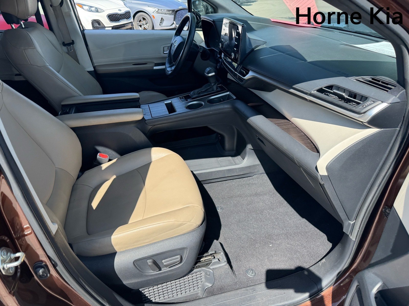 Used 2021 Toyota Sienna XLE FWD image 26