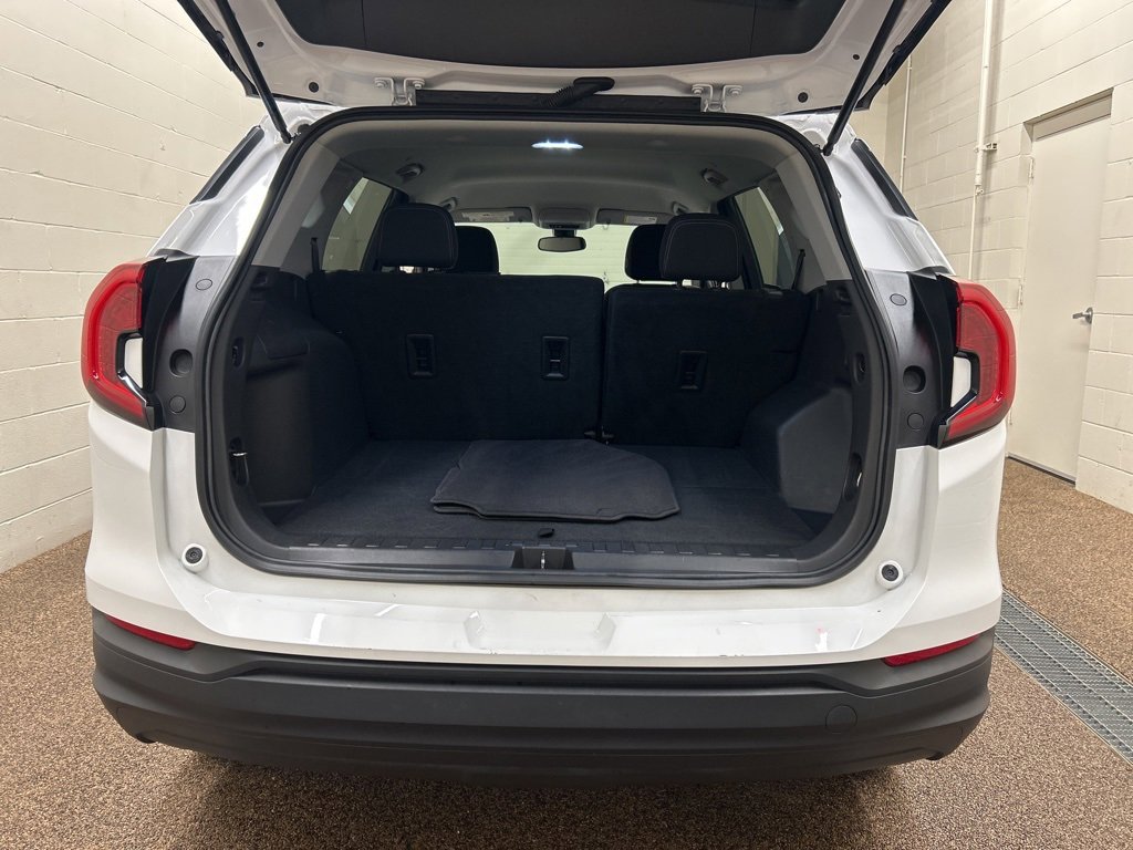 Used 2024 GMC Terrain SLE image 11