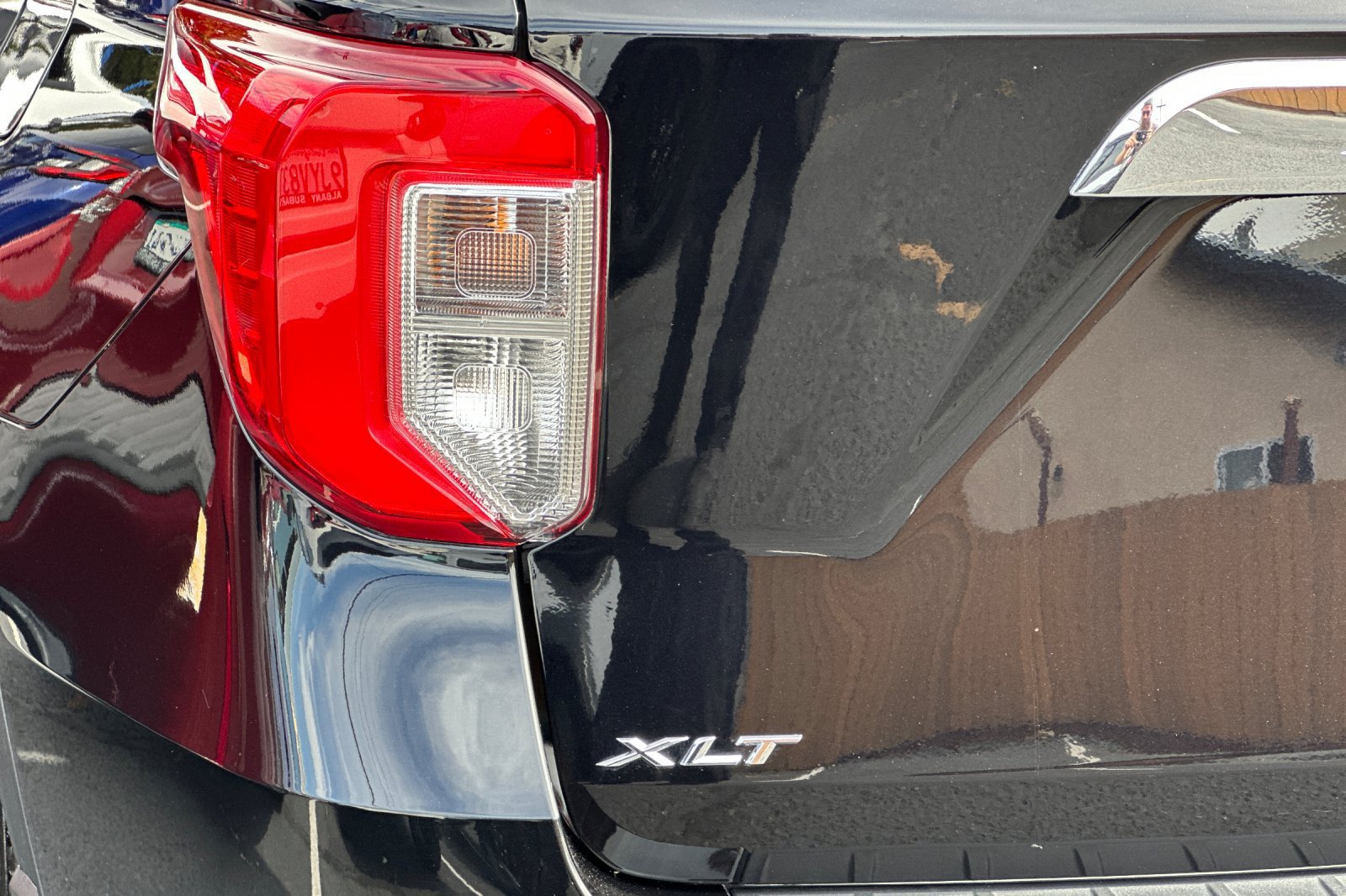 Used 2024 Ford Explorer XLT RWD image 37