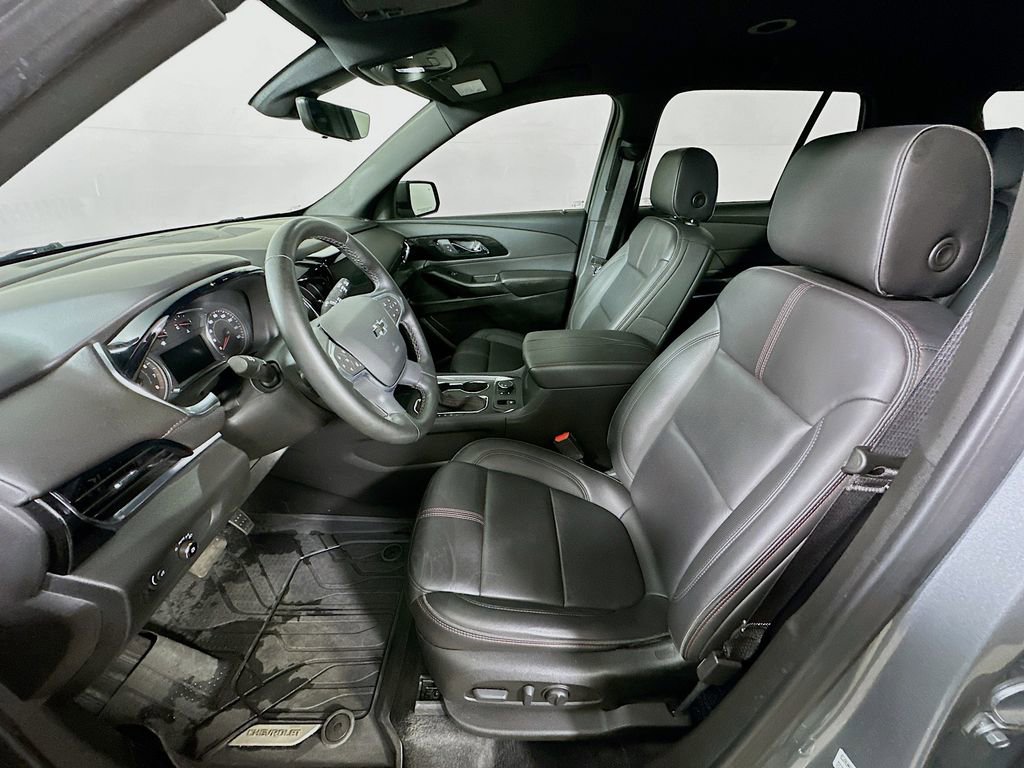Used 2023 Chevrolet Traverse RS FWD image 16