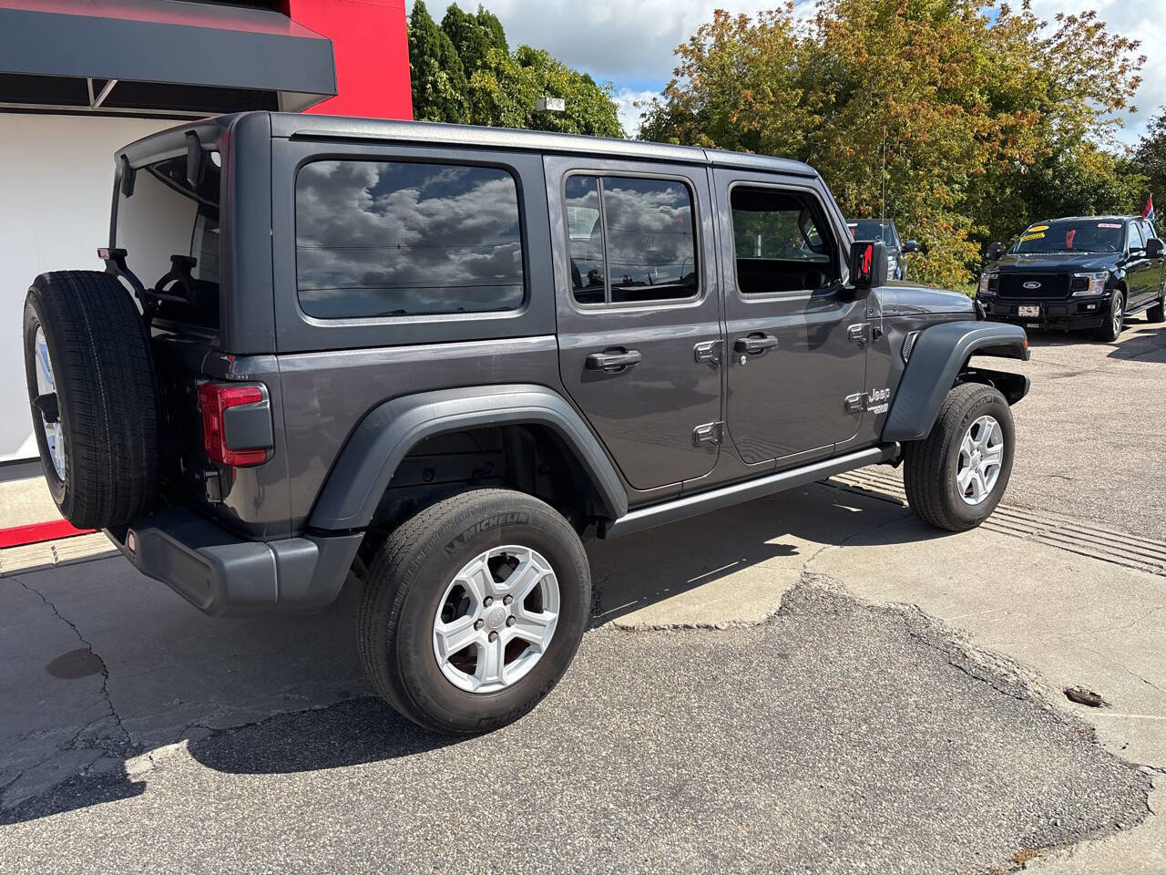 Used 2018 Jeep Wrangler Unlimited Sport S image 4