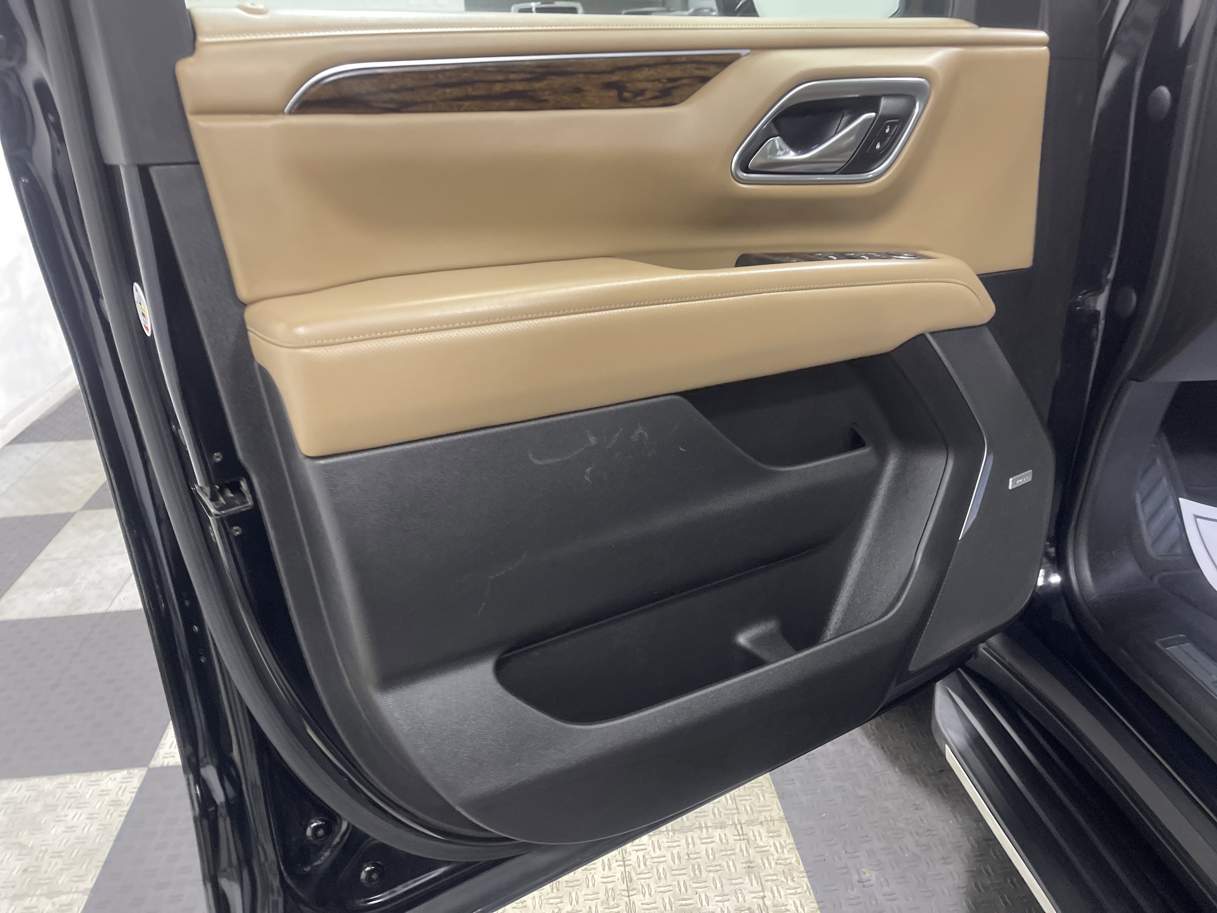 Used 2021 Chevrolet Tahoe Premier w/ Premium Package image 10