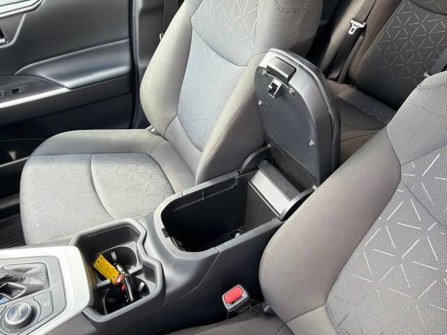 Used 2022 Toyota RAV4 XLE AWD/4WD image 21