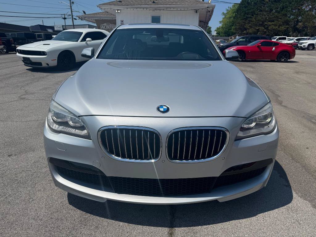 Used 2013 BMW 750Li RWD image 2