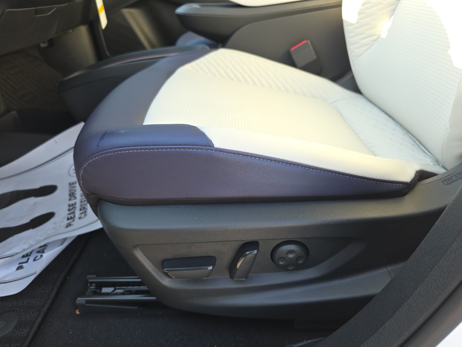 New 2026 Nissan Leaf Platinum+ w/ Illuminated Package FWD image 27