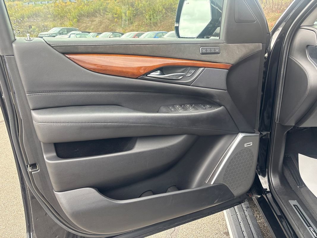 Used 2019 Cadillac Escalade ESV Premium Luxury image 6